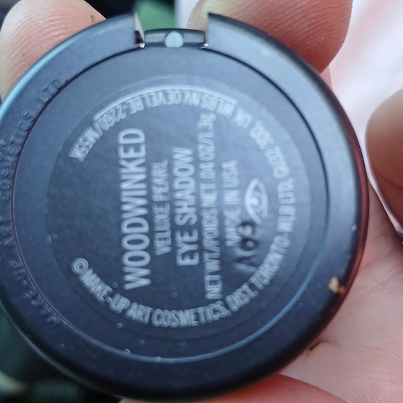 3/$30 NIB MAC Veluxe Pearl Eyeshadow - Woodwinked - Picture 3 of 5